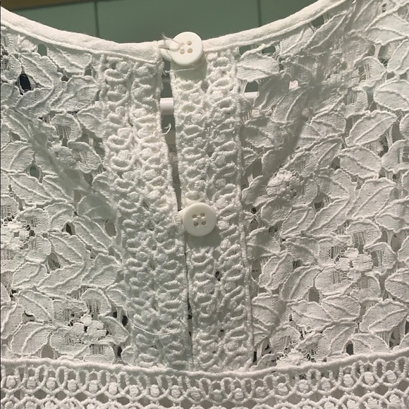 Super cute white top - Picture 4 of 5